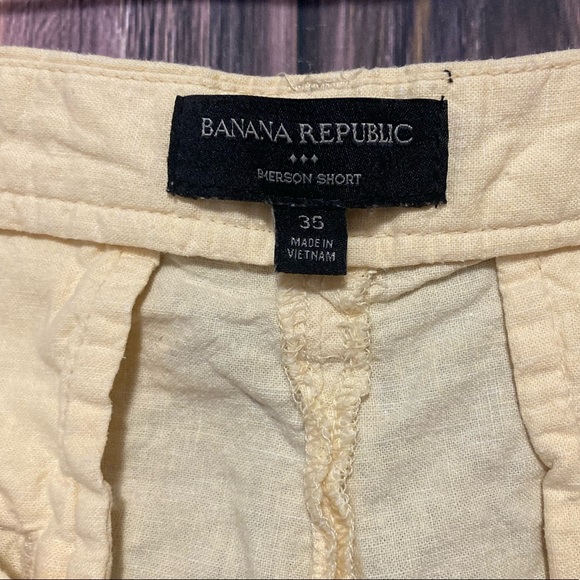 Banana Republic Yellow Linen Cotton Shorts - Mens Size 35W x 10in Inseam. - Picture 3 of 4
